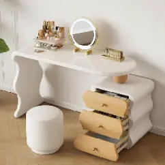 Dolly Makeup Vanity